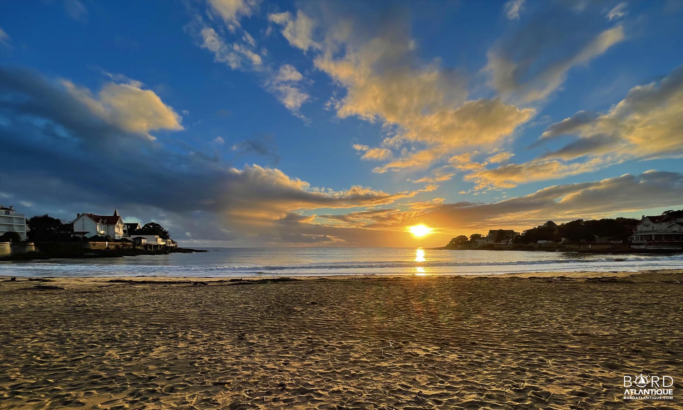 Vue panoramique sur la plage du Bureau et les villas Belle Époque de Saint-Palais-sur-Mer, Côte de Beauté, Charente-Maritime