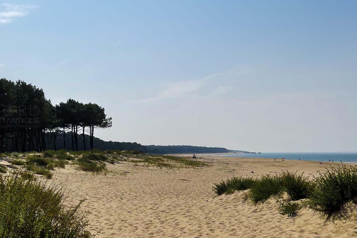 Coucher de soleil sur la plage de La Palmyre, Charente-Maritime