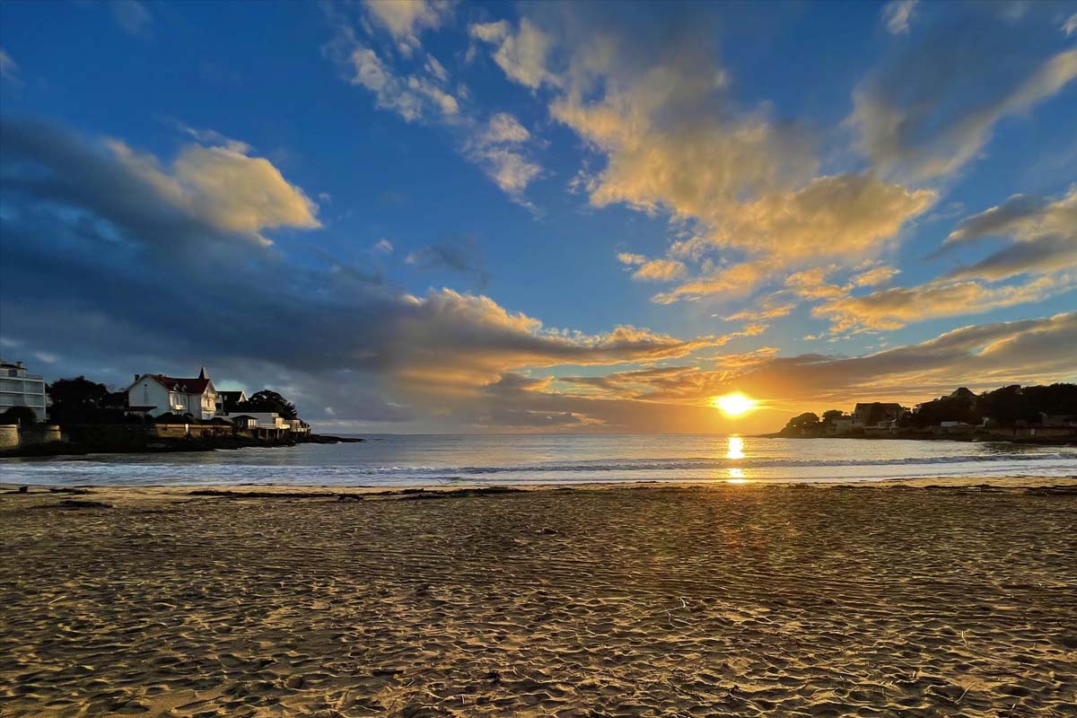 Plage du Bureau à Saint-Palais-sur-Mer au lever du soleil, Charente-Maritime